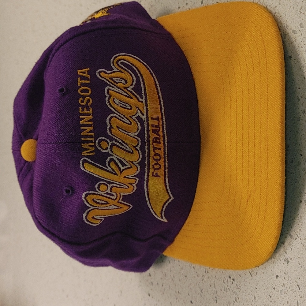 Rare vintage NWOT Minnesota Vikings starter hat